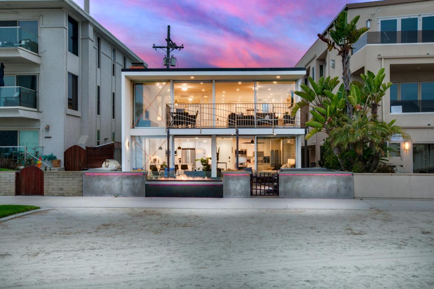 Apartment Boardwalk Shared Hot Tub And Patio