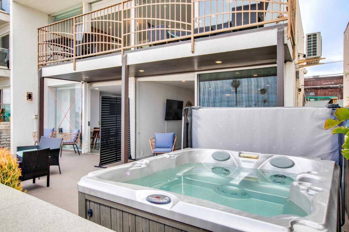 Apartment Boardwalk Shared Hot Tub And Patio