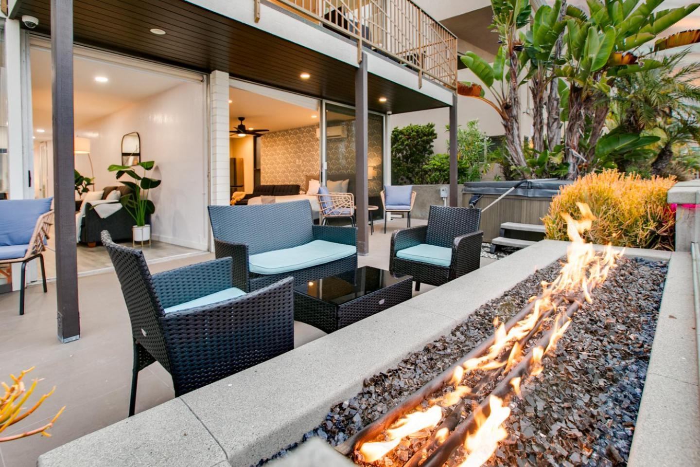 Boardwalk Shared Hot Tub And Patio *