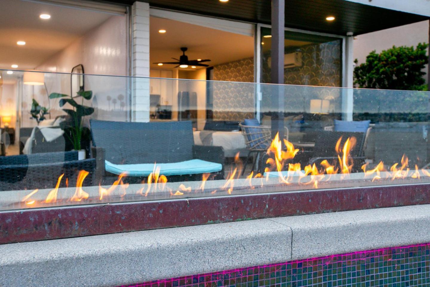 Boardwalk Shared Hot Tub And Patio Apartment