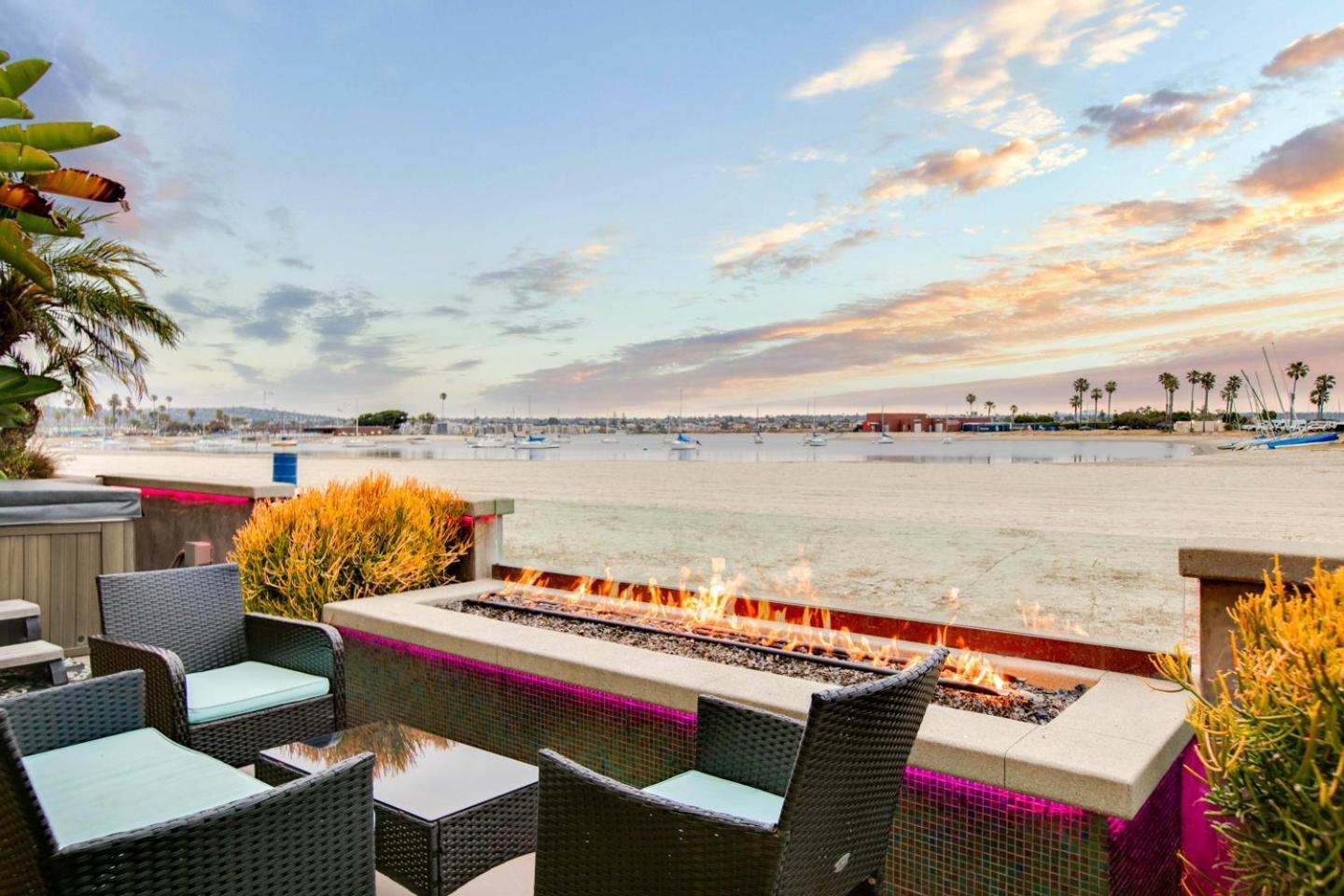 Apartment Boardwalk Shared Hot Tub And Patio *