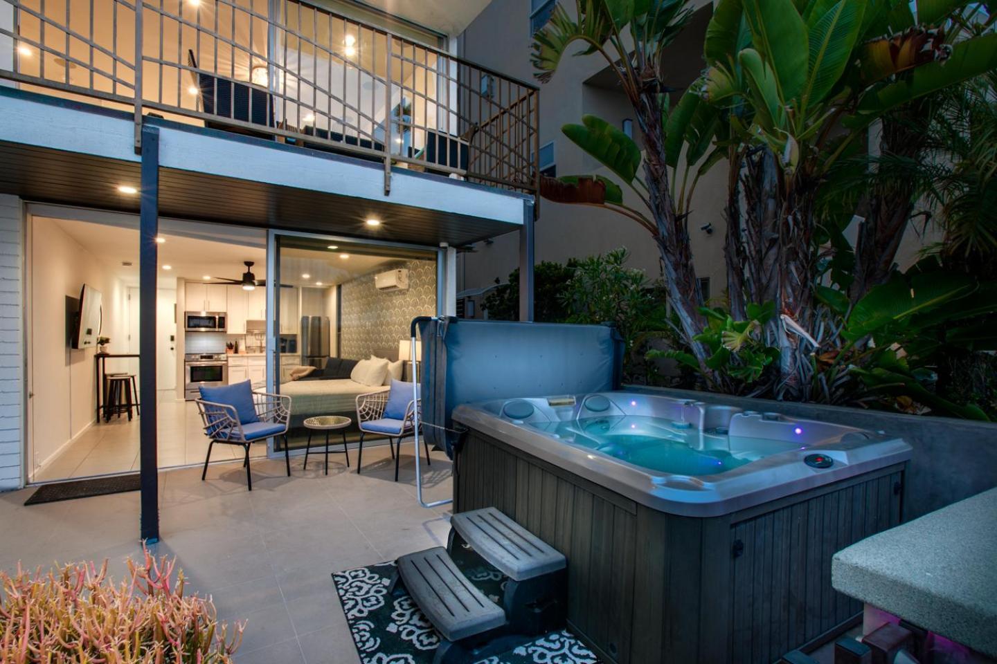 Apartment Boardwalk Shared Hot Tub And Patio San Diego