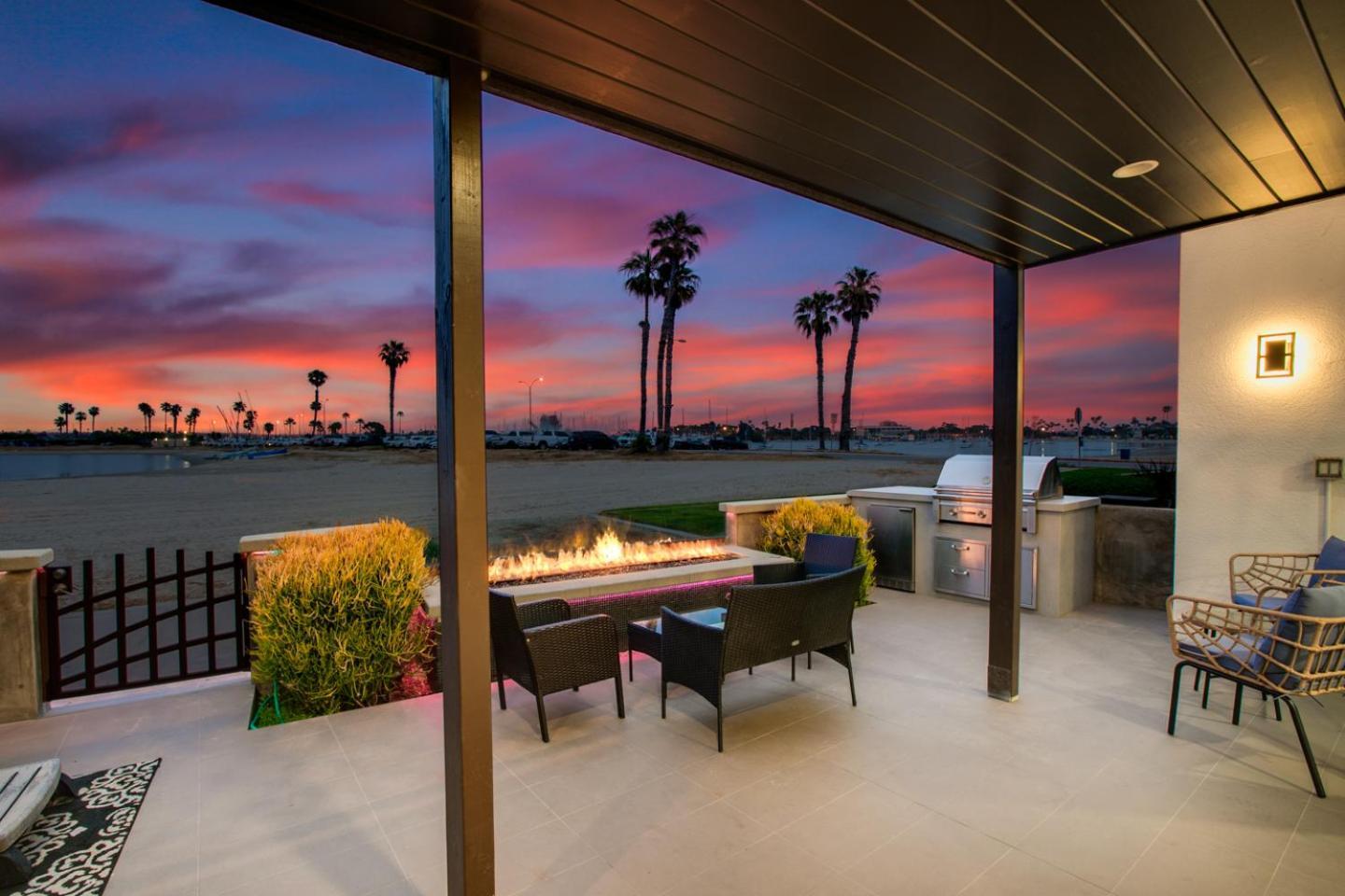 Boardwalk Shared Hot Tub And Patio * San Diego