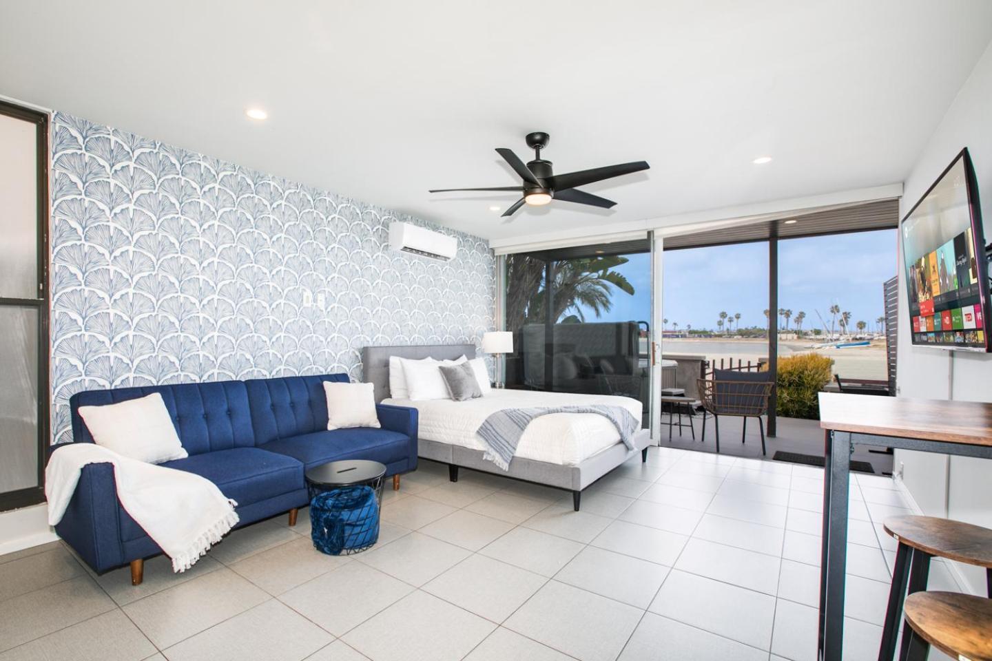 Boardwalk Shared Hot Tub And Patio