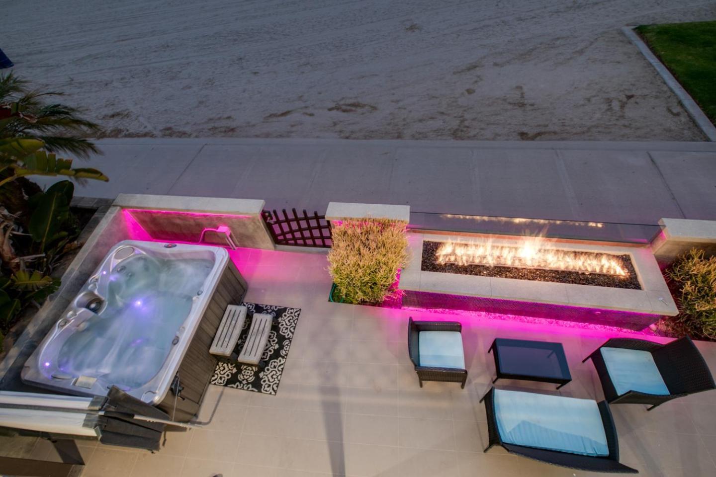Boardwalk Shared Hot Tub And Patio Apartment *