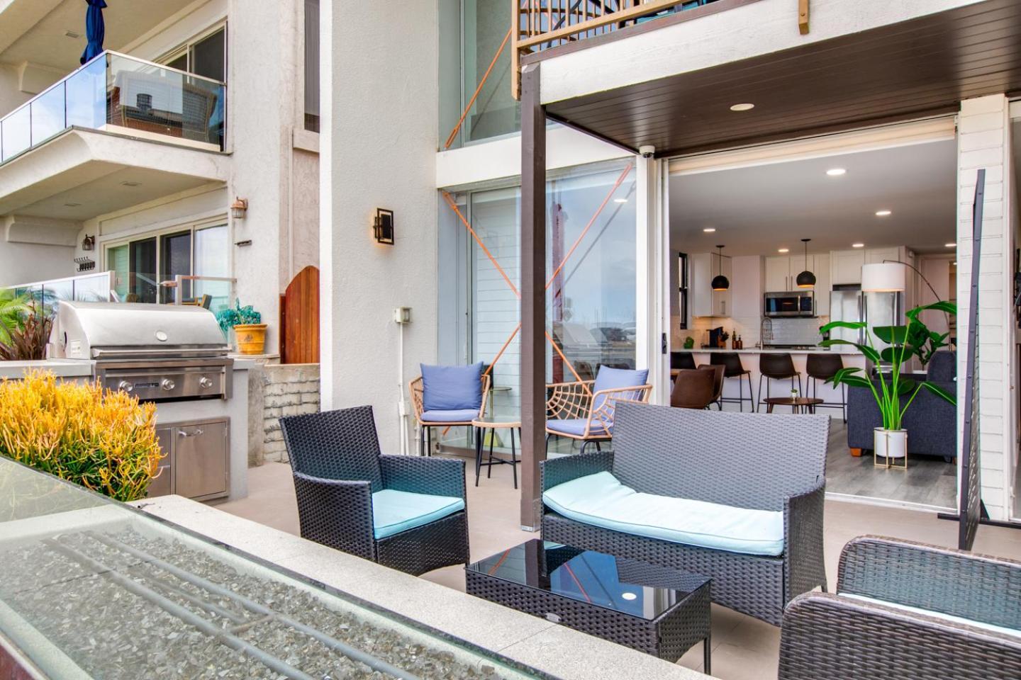 Apartment Boardwalk Shared Hot Tub And Patio San Diego