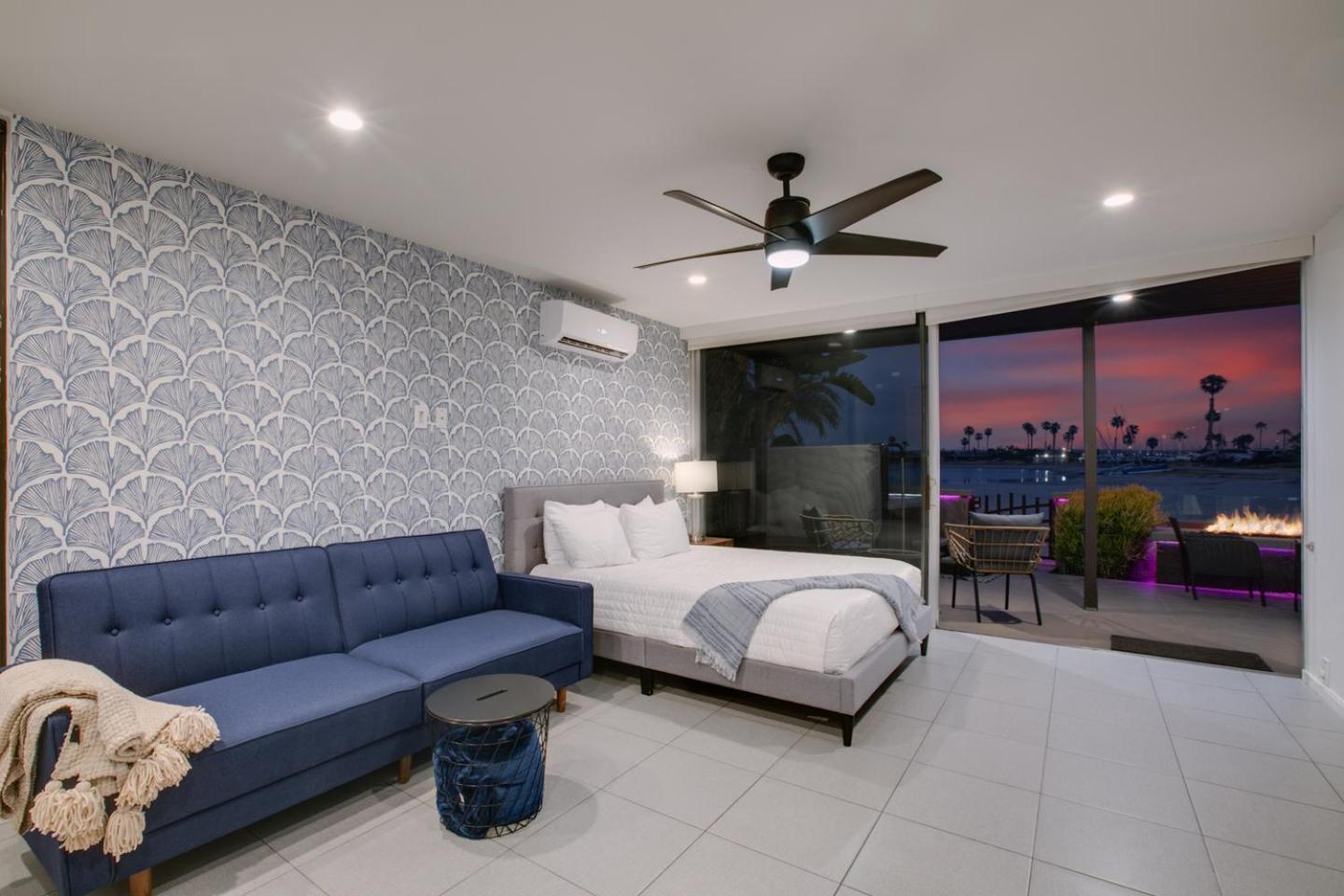 Boardwalk Shared Hot Tub And Patio *