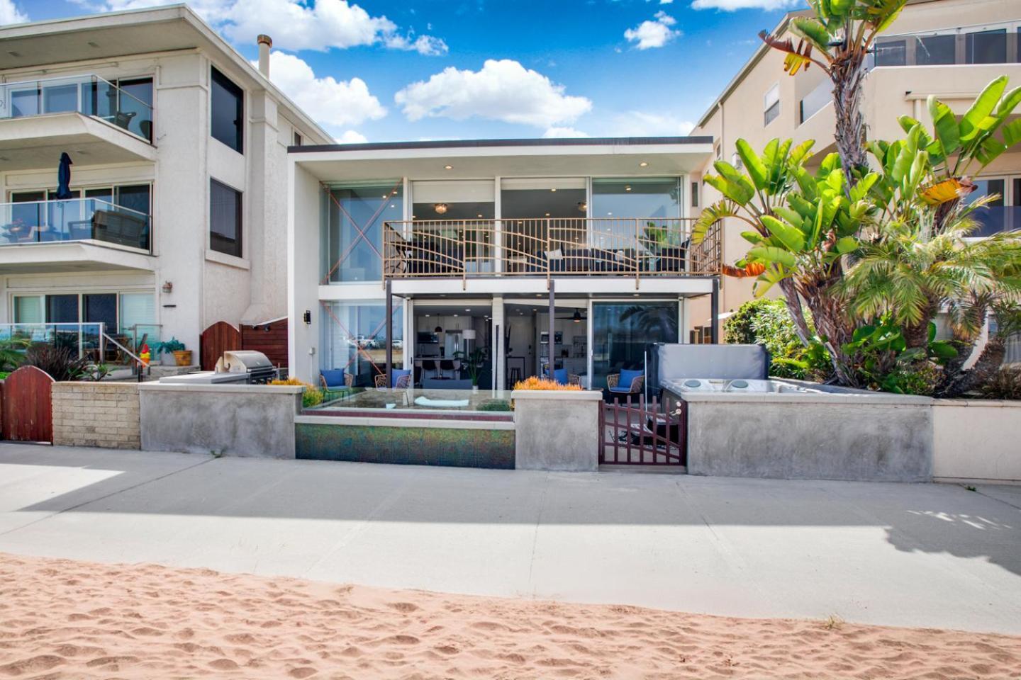 Boardwalk Shared Hot Tub And Patio Apartment *