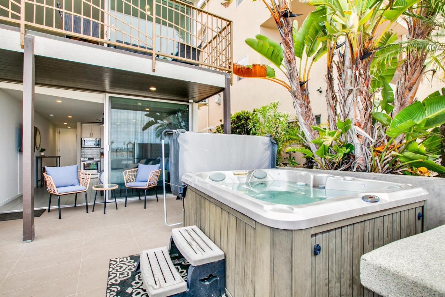 Apartment Boardwalk Shared Hot Tub And Patio
