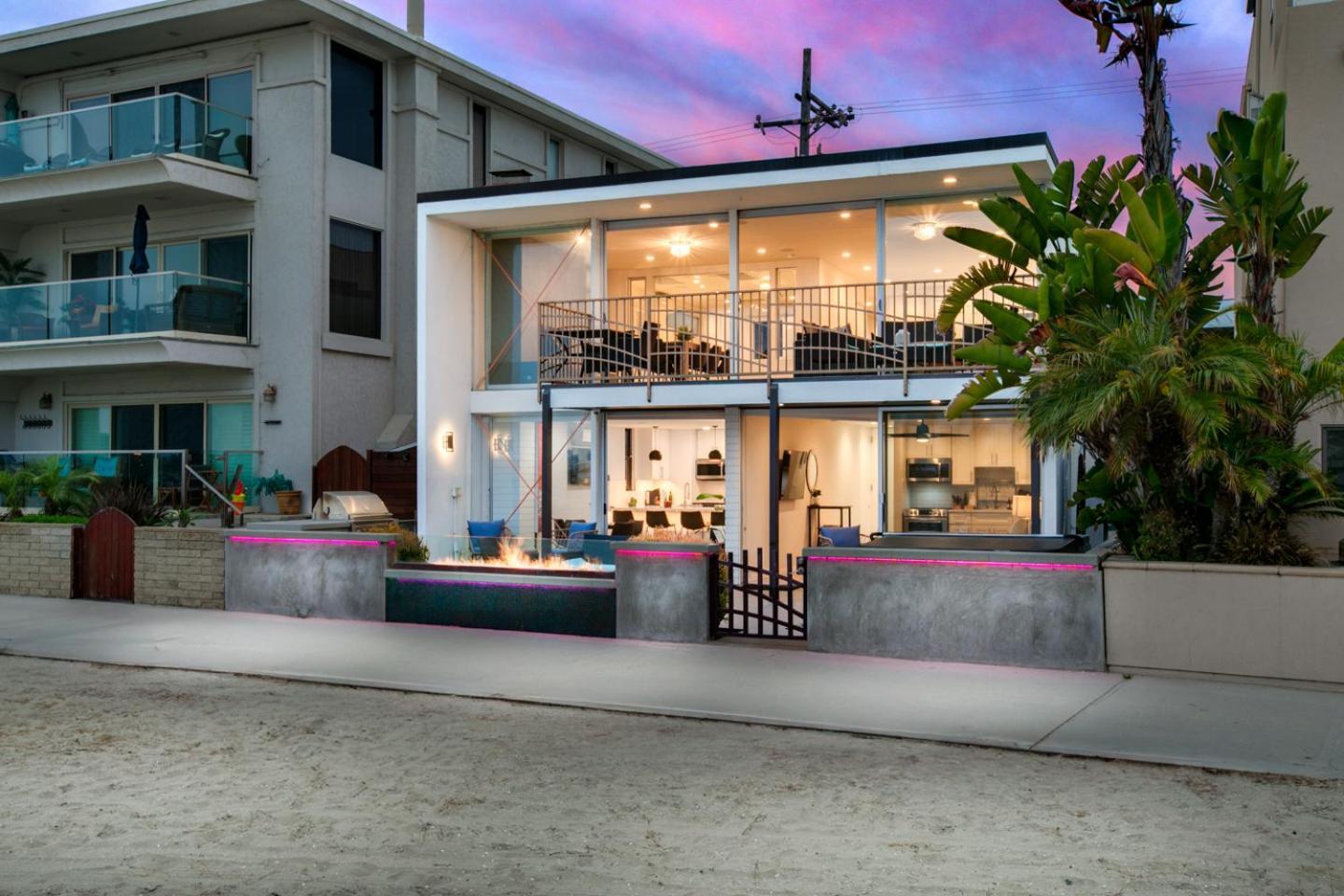 Boardwalk Shared Hot Tub And Patio Apartment *